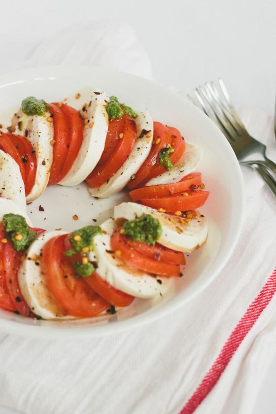 Caprese Salad with Arugula Pesto