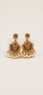Lakshmi Floral Pearl Necklace Set Thumbnail 2 - Nethiel Jewelry