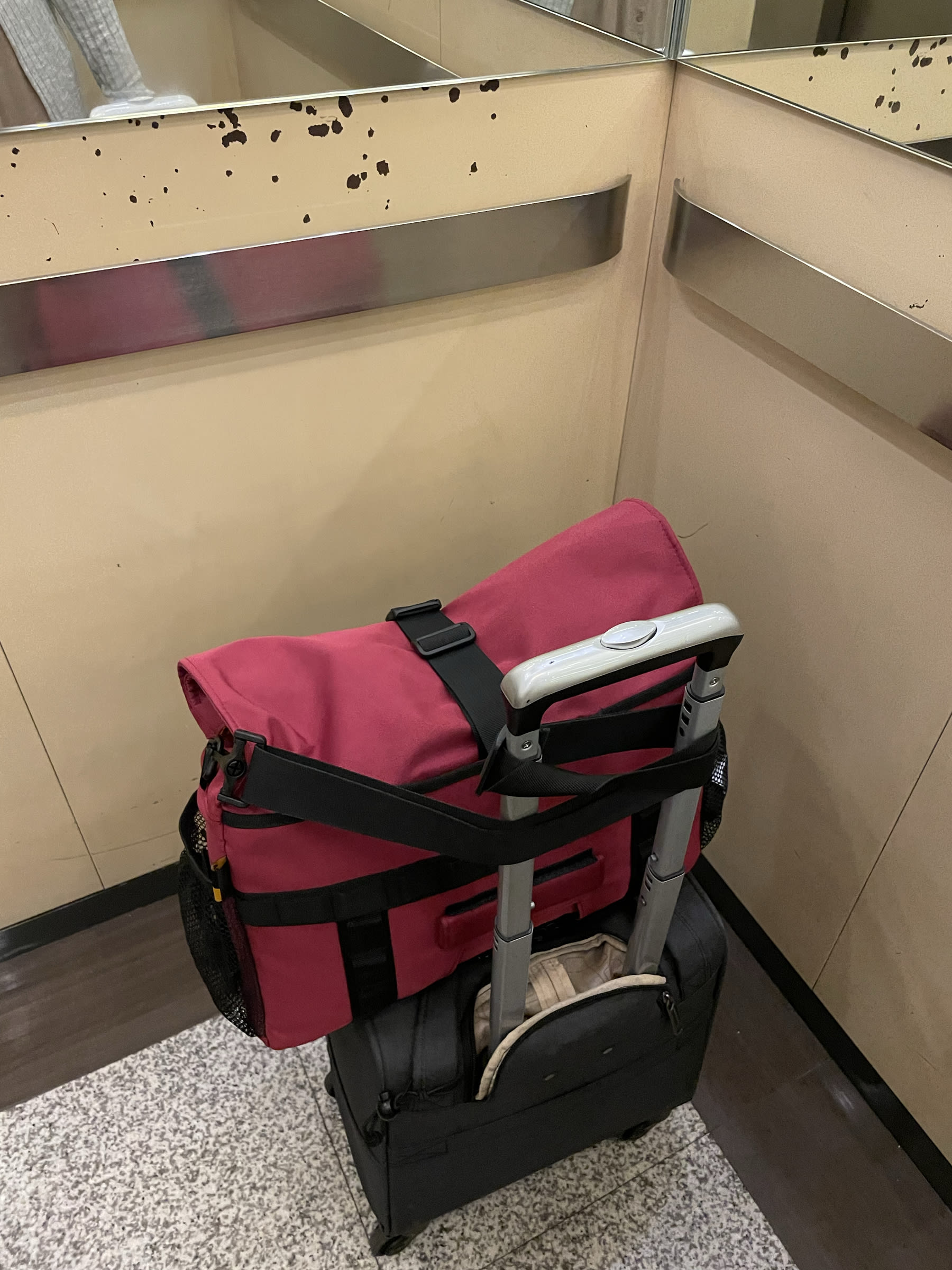 Chi's luggage for her 5-day trip. She's bringing her GoFar Bromp bag as a sling bag, and she also has the rest of her stuff in her suitcase.