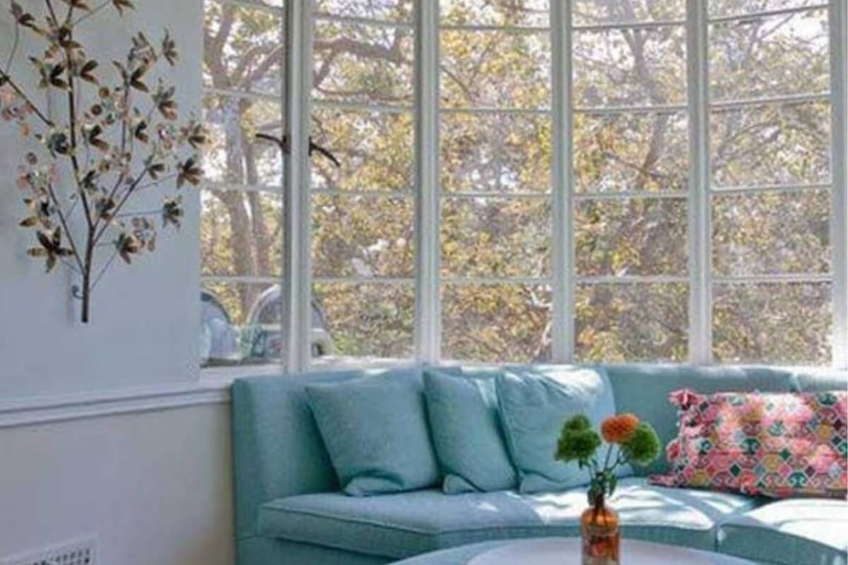 Bow window with 5+ panes