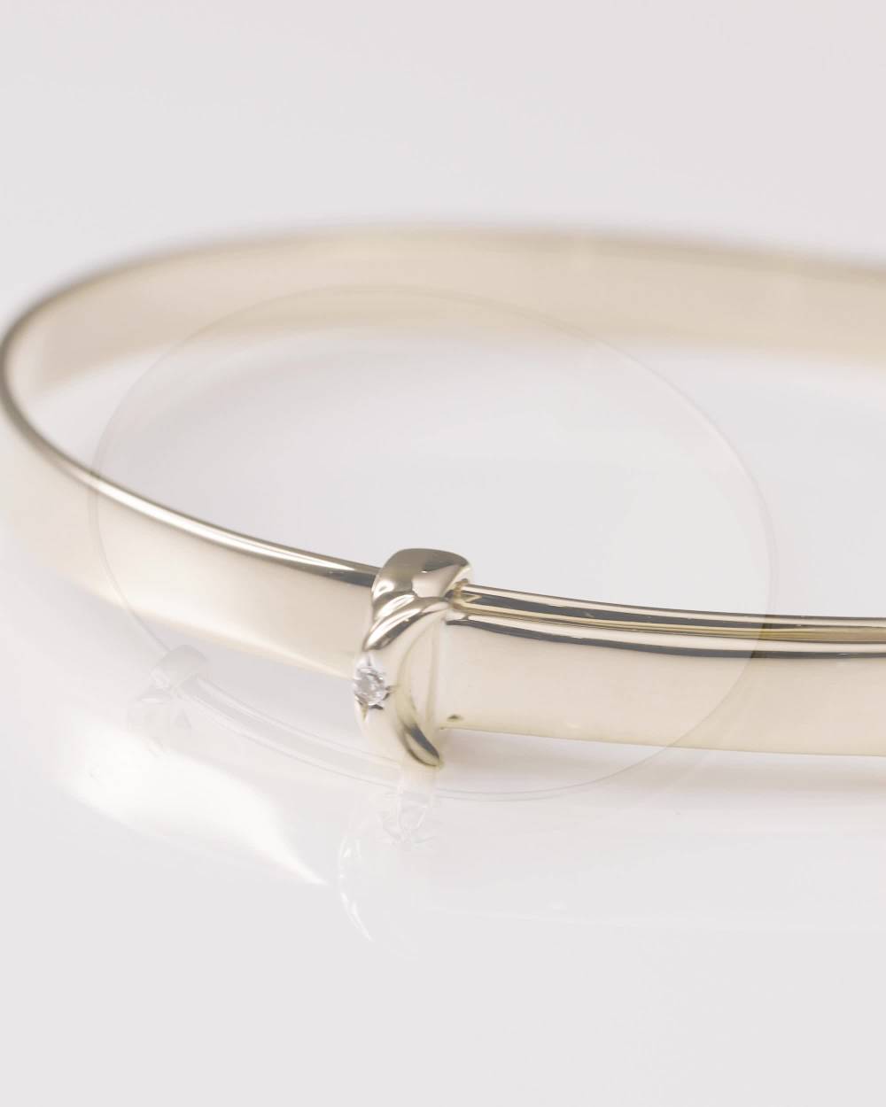 Little Star-Personalised 9ct Yellow Gold Diamond Moon & Star Bangle (45cm) | Childrensalon