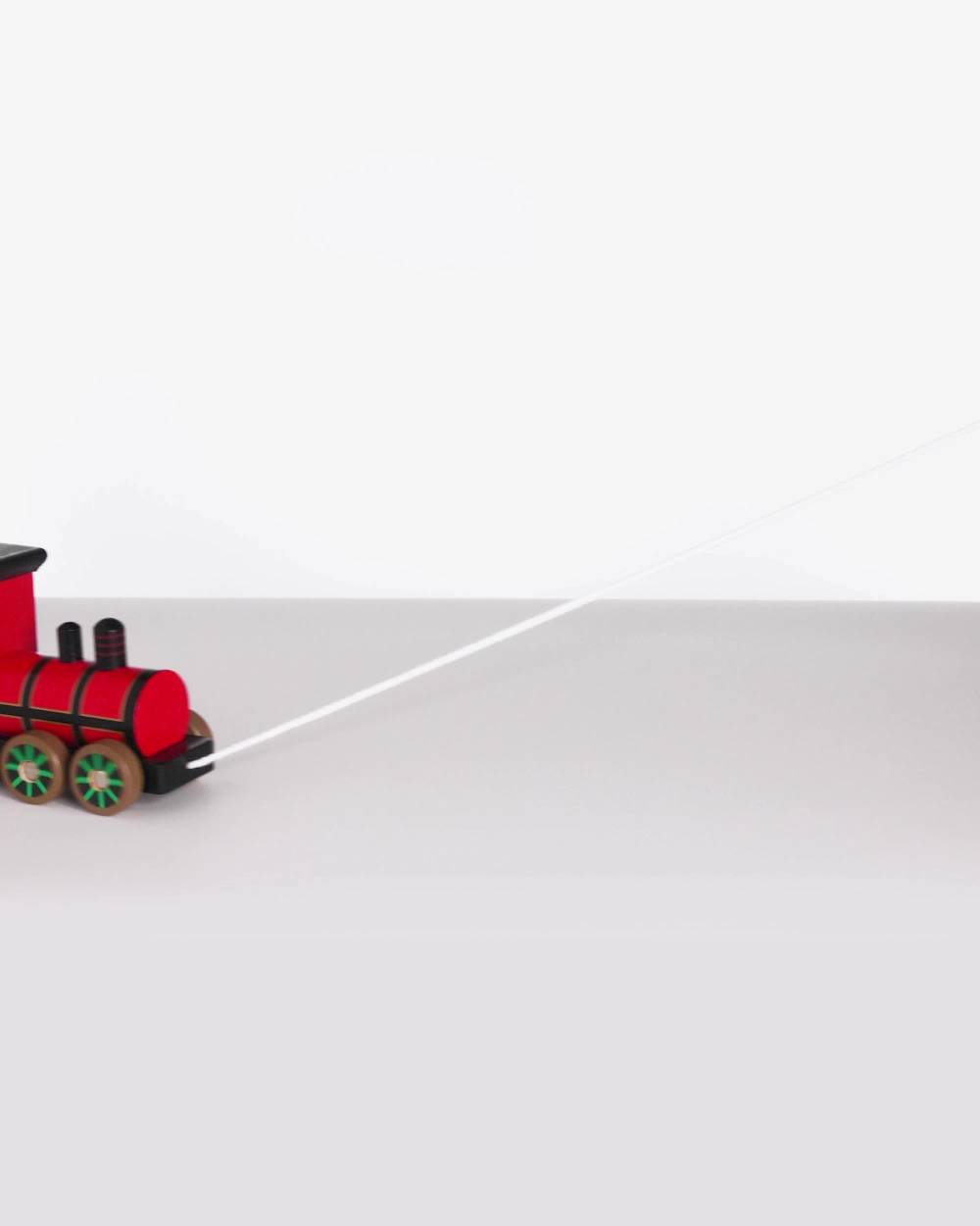 Orange Tree Toys-Red Steam Train Pull Along Toy (20cm) | Childrensalon