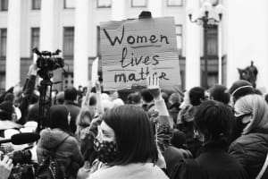 Zum Weltfrauentag - Frauen kämpfen um Ihre Existenz.