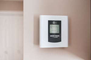 Ein Thermometer verrät die Temperatur