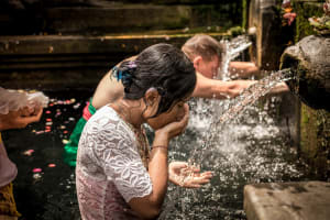 Frisches Trinkwasser aus der Quelle
