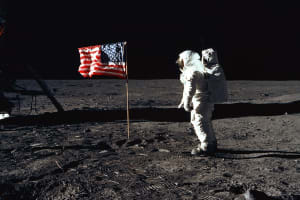Amerikanischer Astronaut auf dem Mond