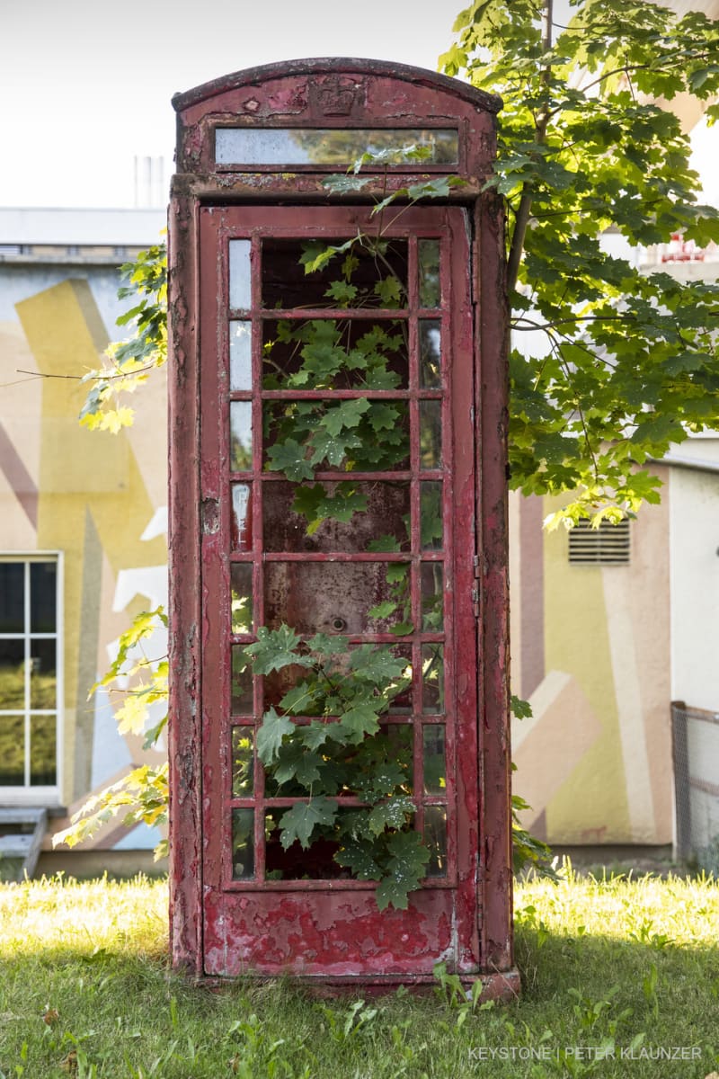 Eine alte englische Telefonzelle steht in Ostermundigen, am Dienstag, 8. September 2020.