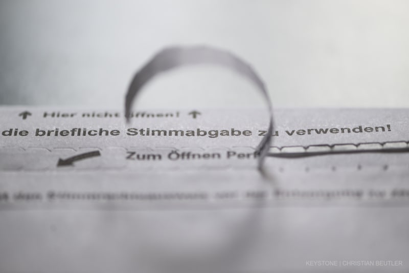 BEin Kuvert fuer die briefliche Abstimmung, anlaesslich der Eidgenoessischen Volksabstimmung vom 09. Februar 2025, fotografiert am Donnerstag, 16. Januar 2025 in Bern.