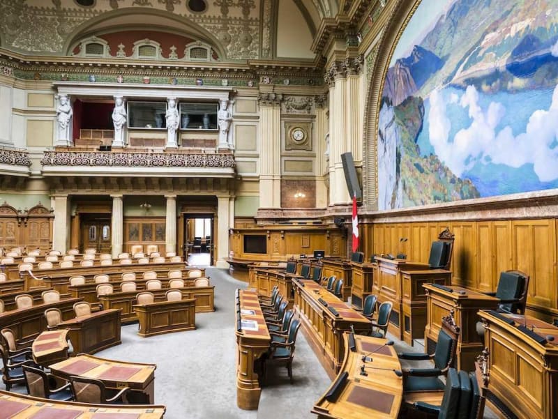 Der Nationalratssaal im Bundeshaus in der schweizerischen Hauptstadt Bern.