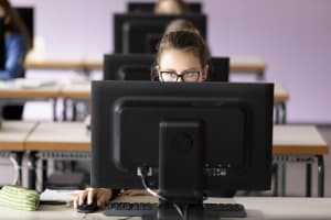 Die Klasse 5U während einer Informatikstunde mit Lehrer Rudolf Schmid (nicht im Bild) im Gymnasium der Kantonsschule Glarus, Schweiz, am 17. Mai 2018.