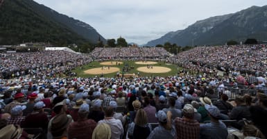 Zuschauer beim Unspunnen-Schwinget Interlaken 2023.