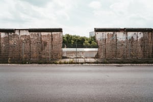 Erhaltener Teil der Berliner Mauer bei der Niederkirchnerstraße.