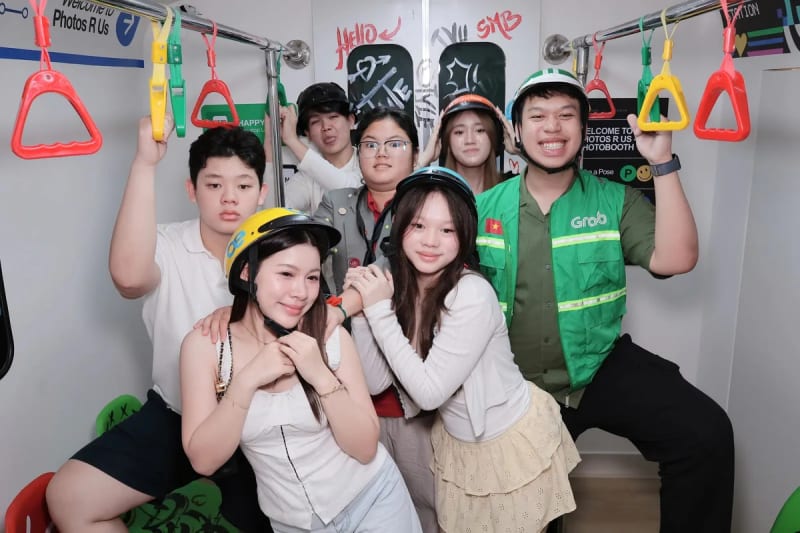 Guest photo at Metro Room, shot 6