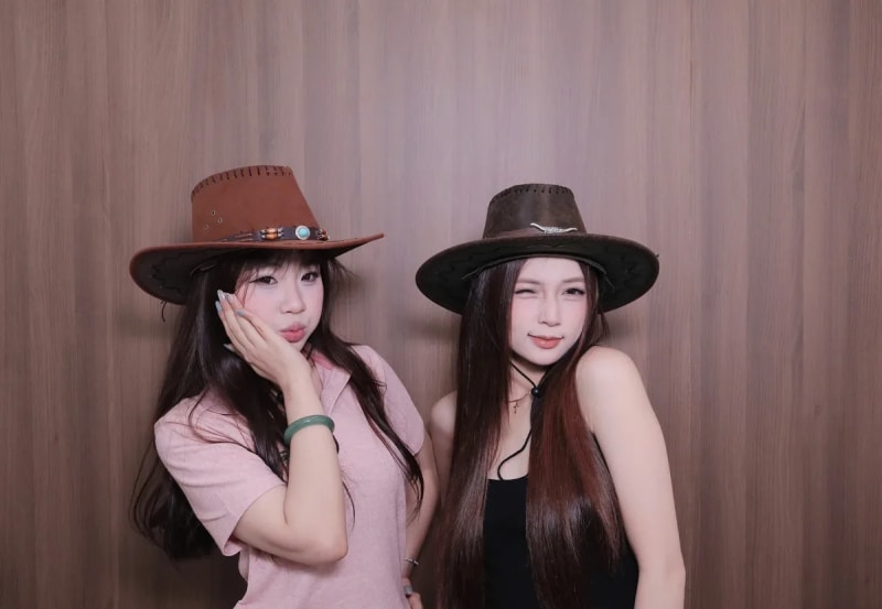 Khách chụp tại Phòng Noir, tấm 10