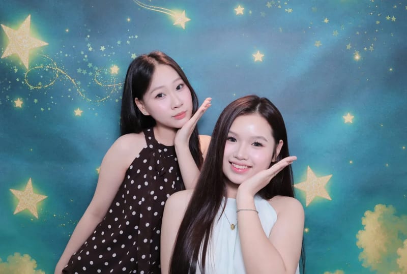 Khách chụp tại Phòng Noir, tấm 12