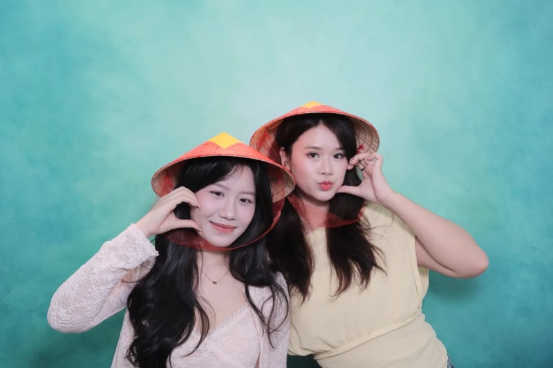 Khách chụp tại Phòng Noir, tấm 16