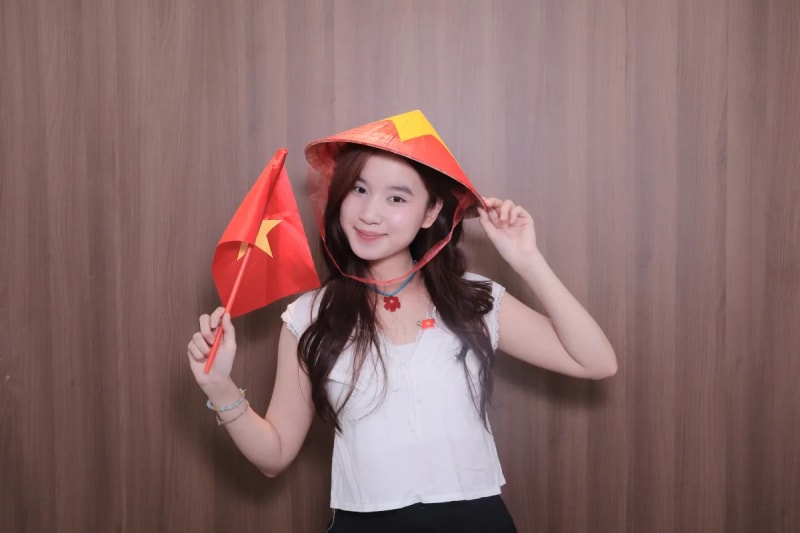 Khách chụp tại Phòng Noir, tấm 18