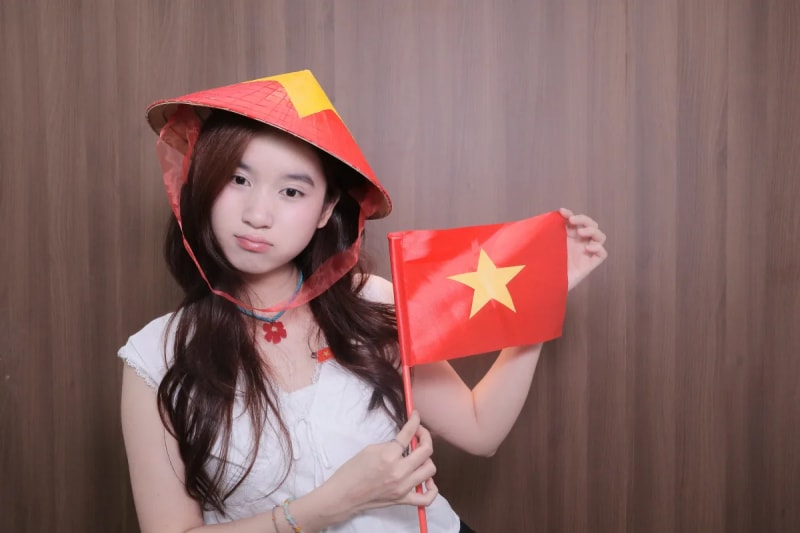 Khách chụp tại Phòng Noir, tấm 24