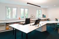 Büro mit Akustikdecke