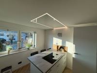 Küche mit Spanndecken und LED-Beleuchtung