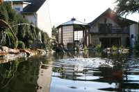 Garten mit Beregnung und Teich