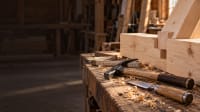 Präzise Holzverbindung auf der Werkbank