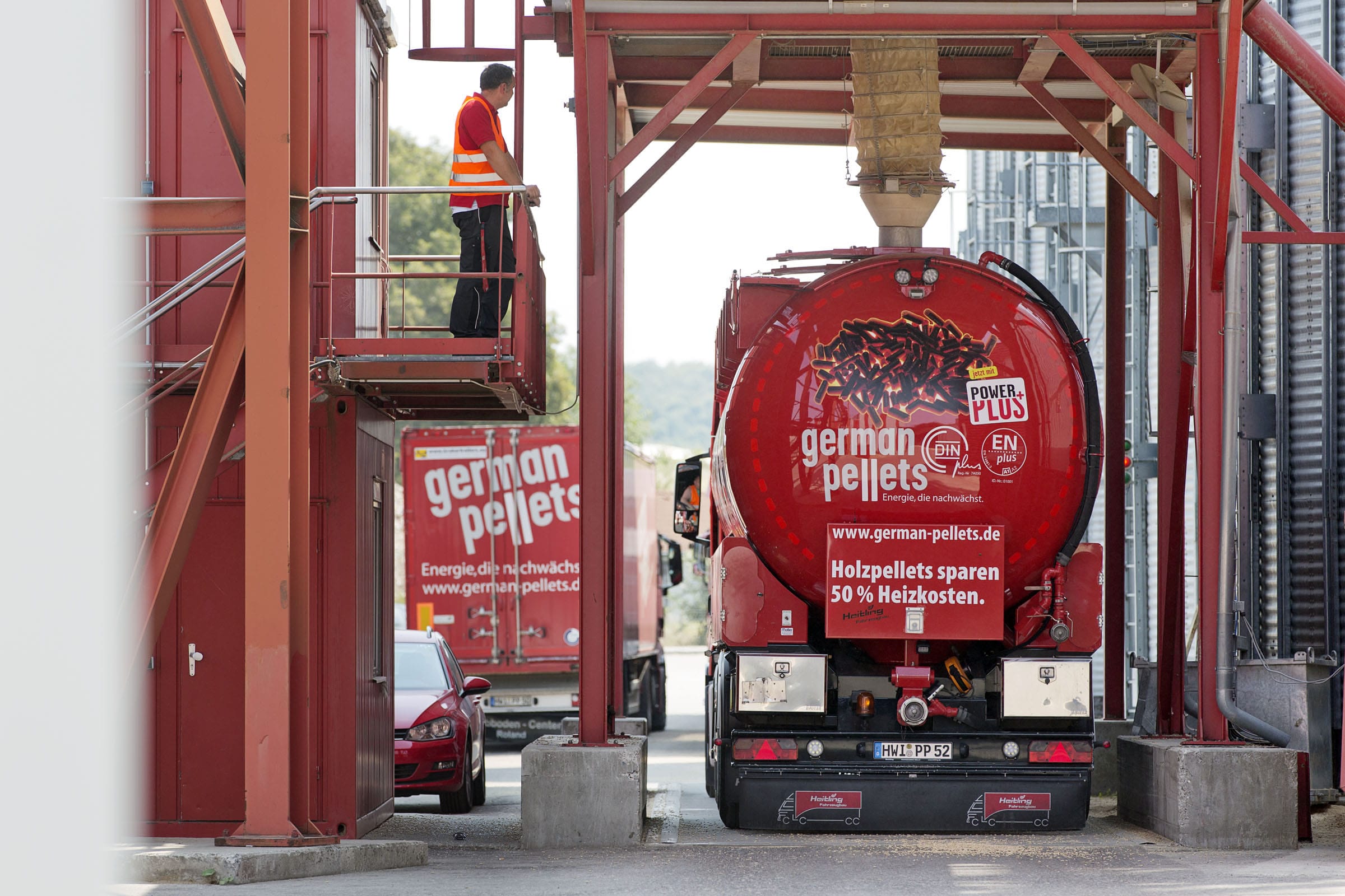 Silo-LKW unter Verladung