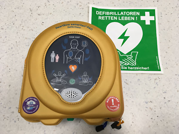 Automatischer externer Defibrillator