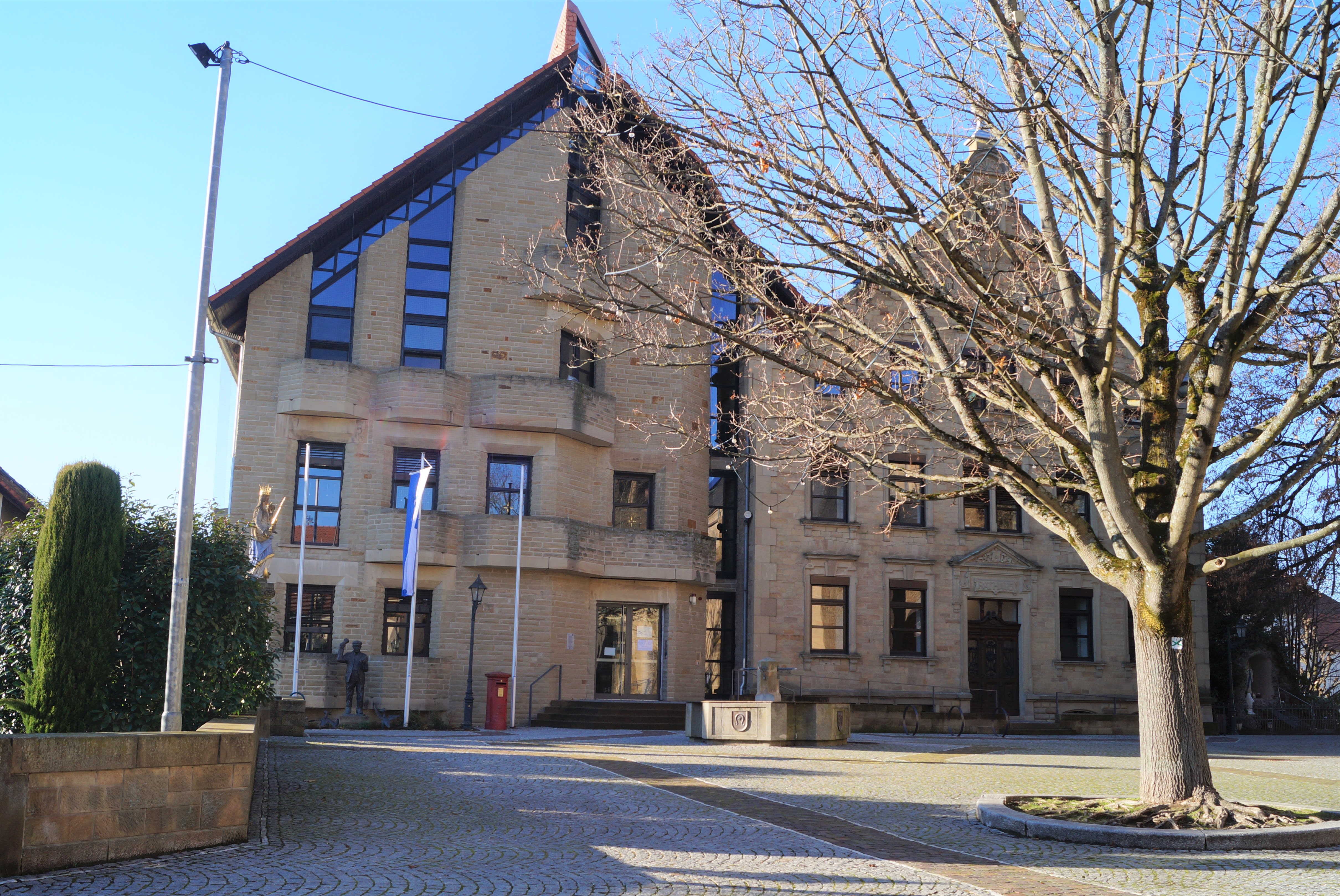 Östringen Rathaus Vorderansicht