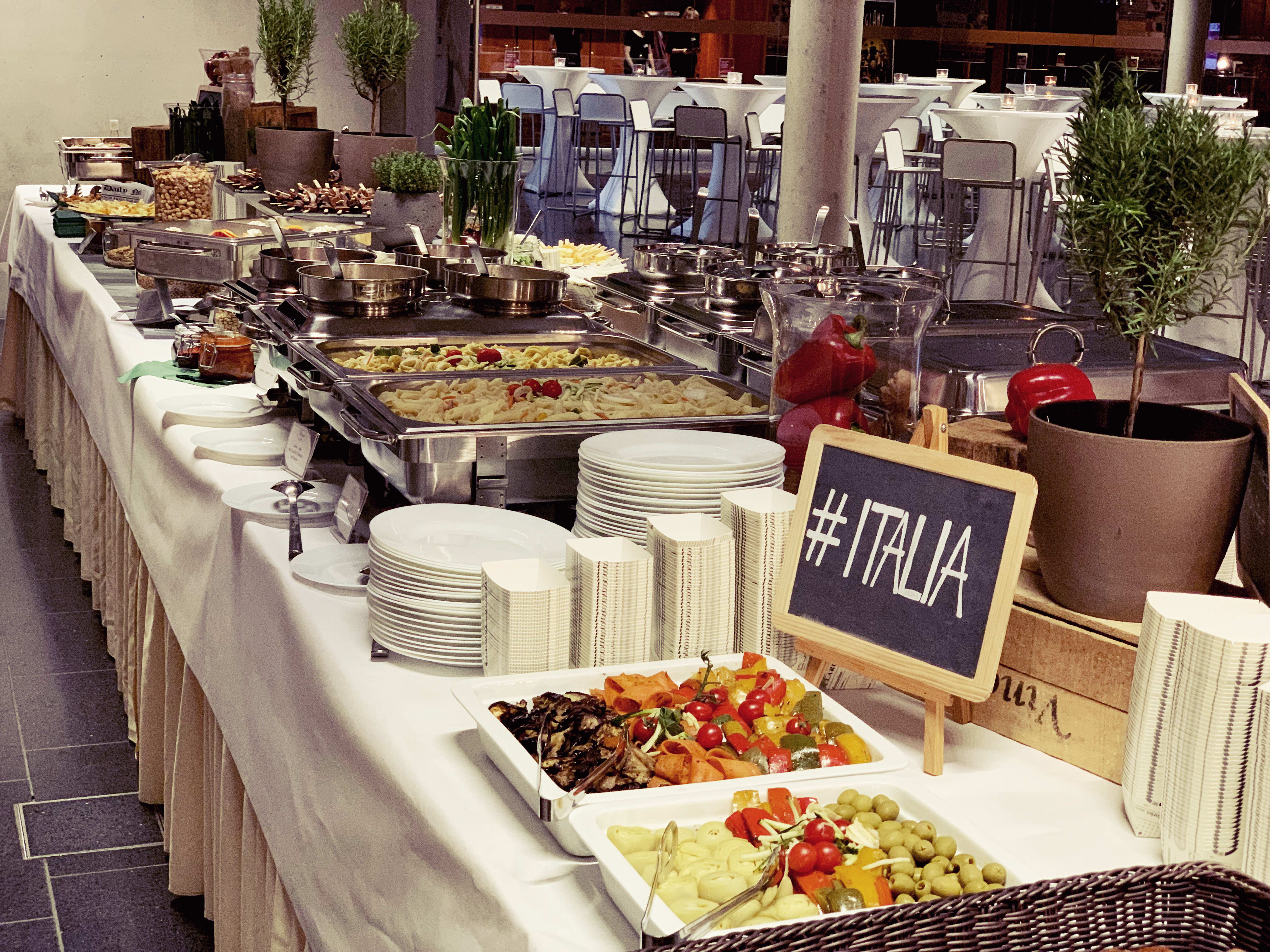 Mayer-Catering-Location-DasK-Festsaalfoyer-Buffet