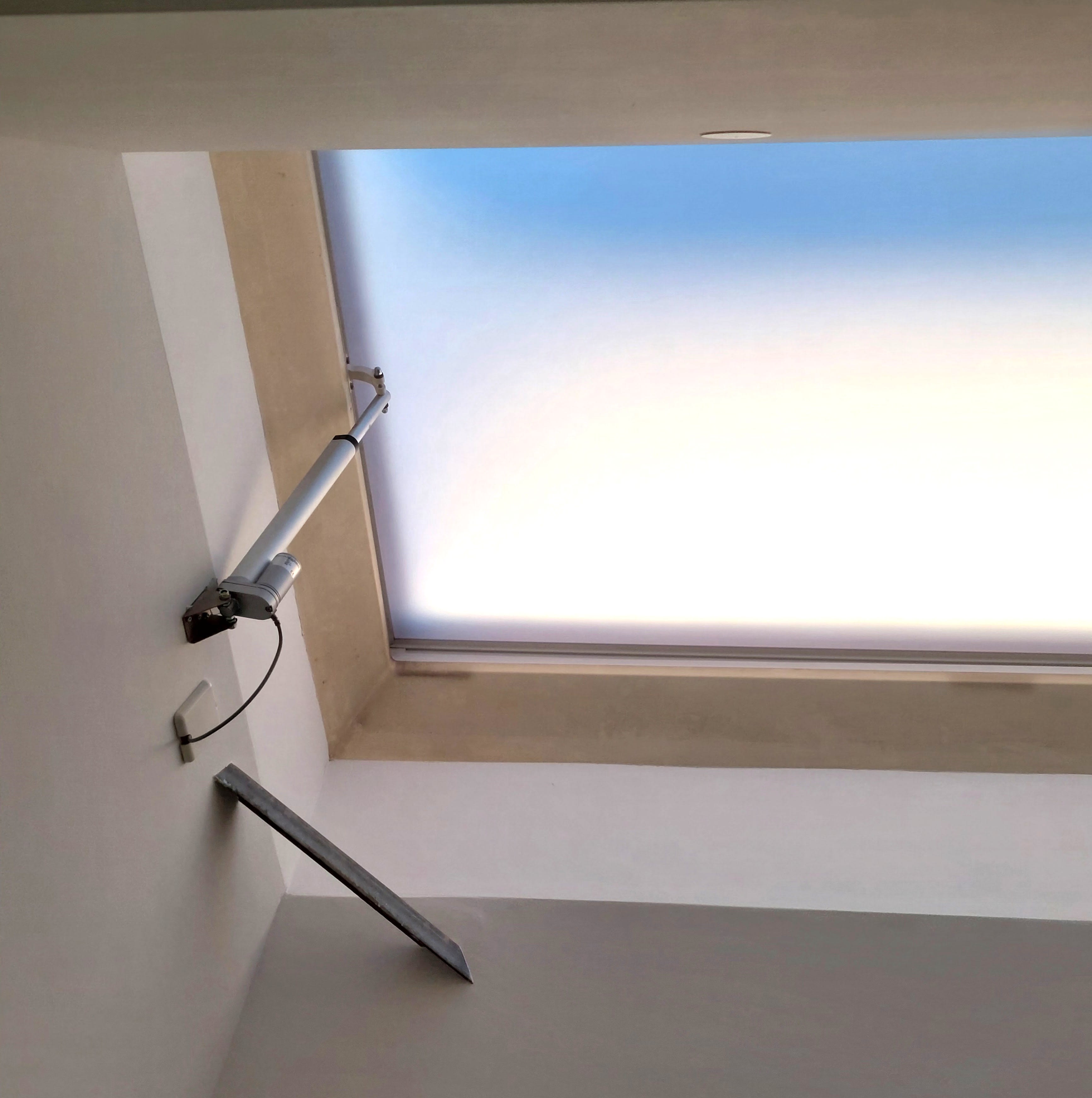 Linear Actuator for roof windows - GROB Drive Technology