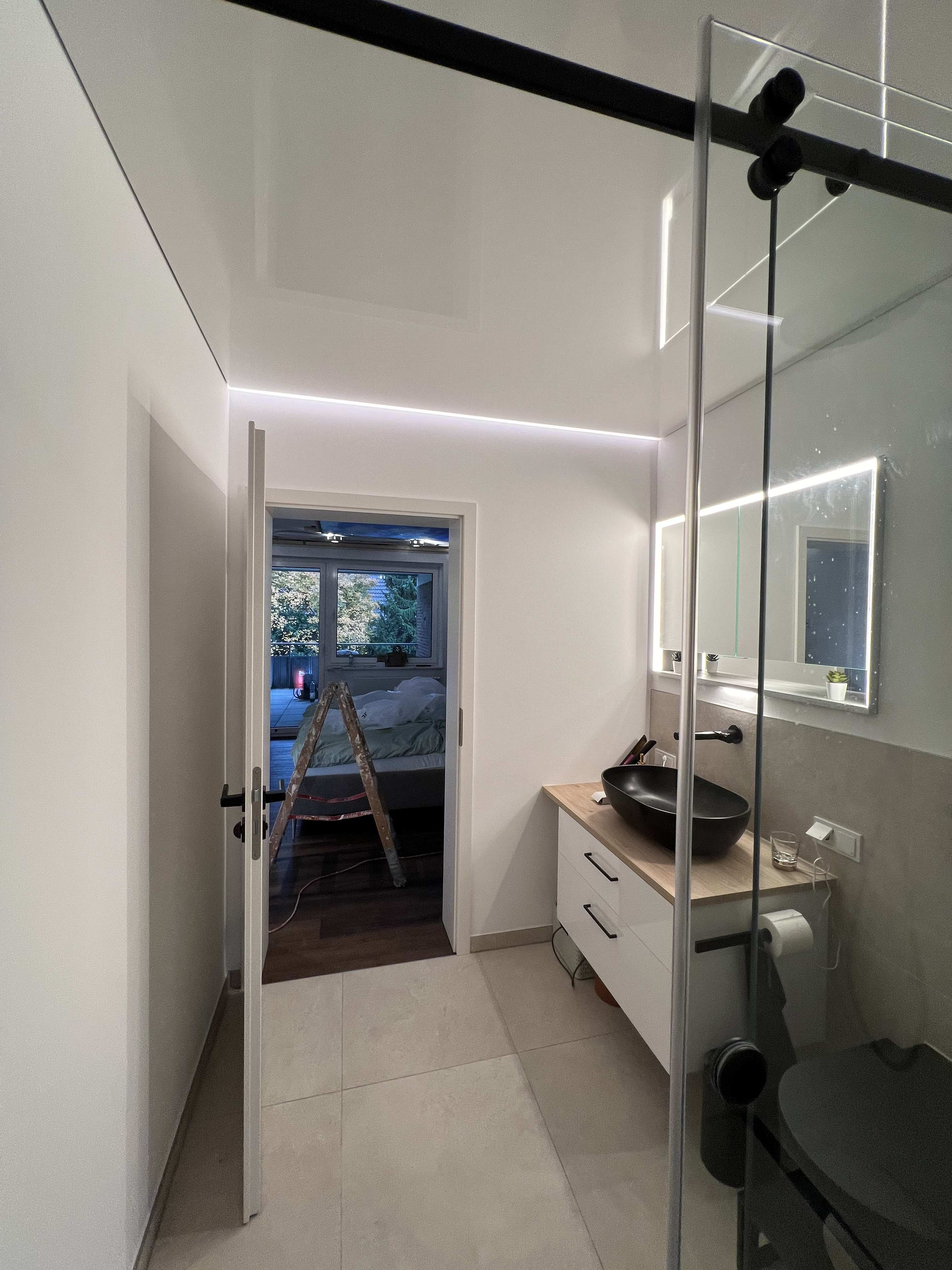 Weiß Glanz mit LED Beleuchtung