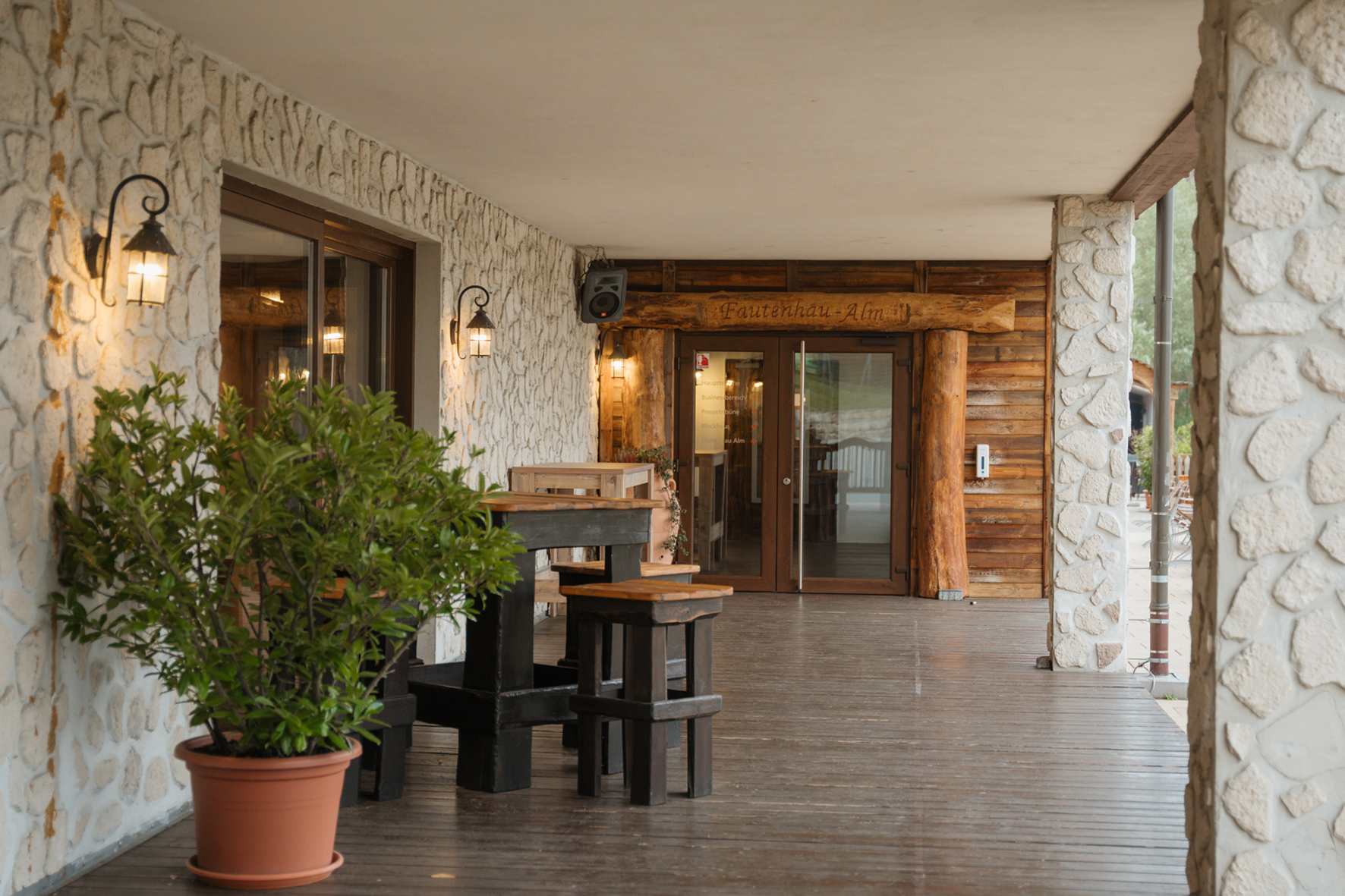 Fautenhau-Alm-Blockhaus-Eingang