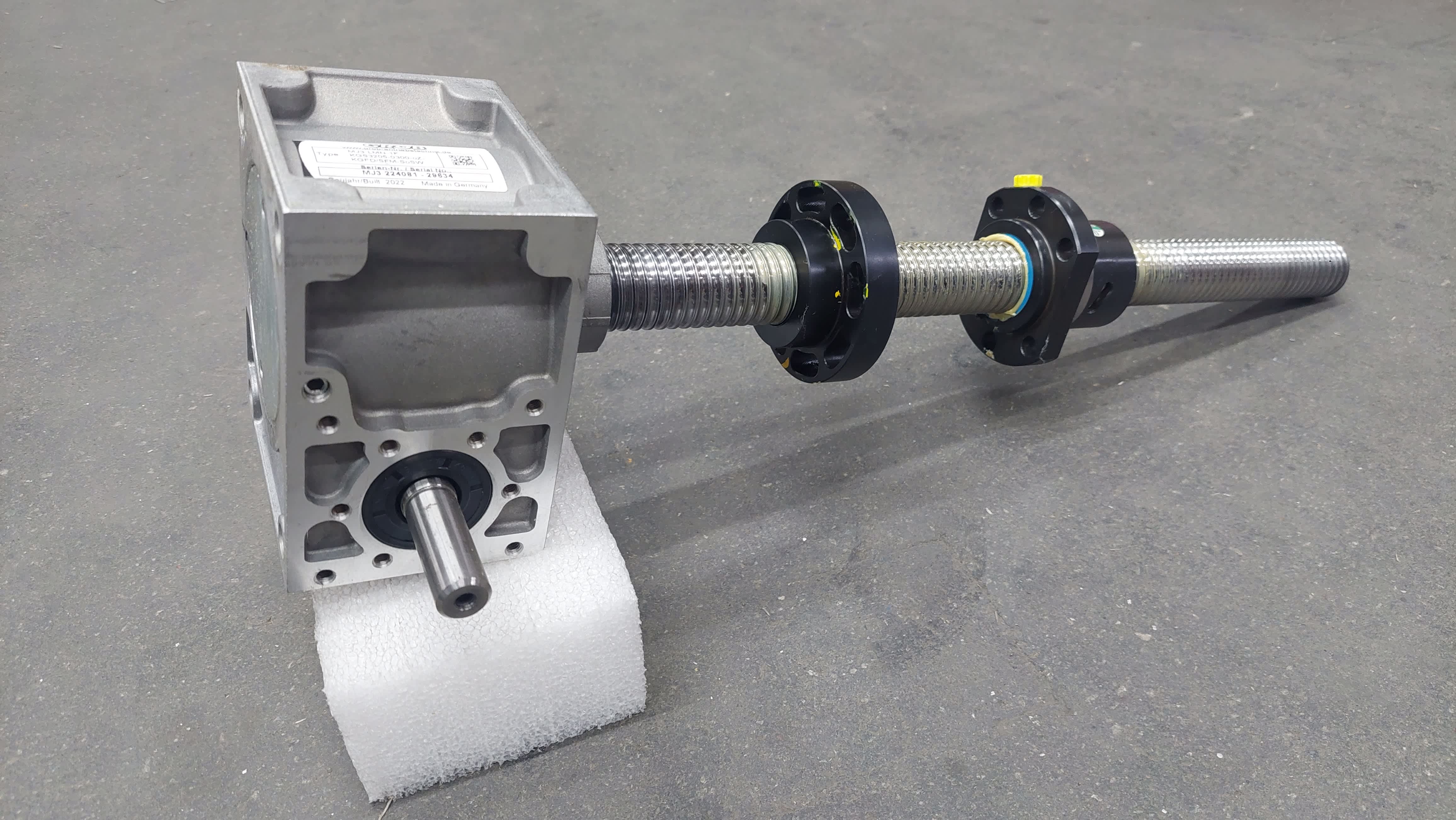 Cubic Screw Jack in traveling nut version - GROB GmbH