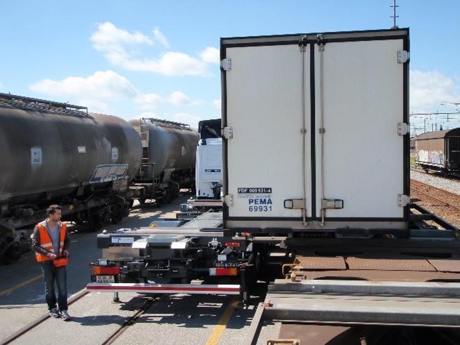 Linear Chain used in a Container Mover - GROB Drive Technology