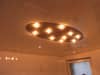 Oval mit vielen Lampen