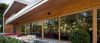 Fenster Front und Holz Fassade Holz-Fenster