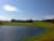 Bewässerung auf dem Golfplatz mit Teich