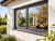 Modernes Fenster mit Gartenausblick