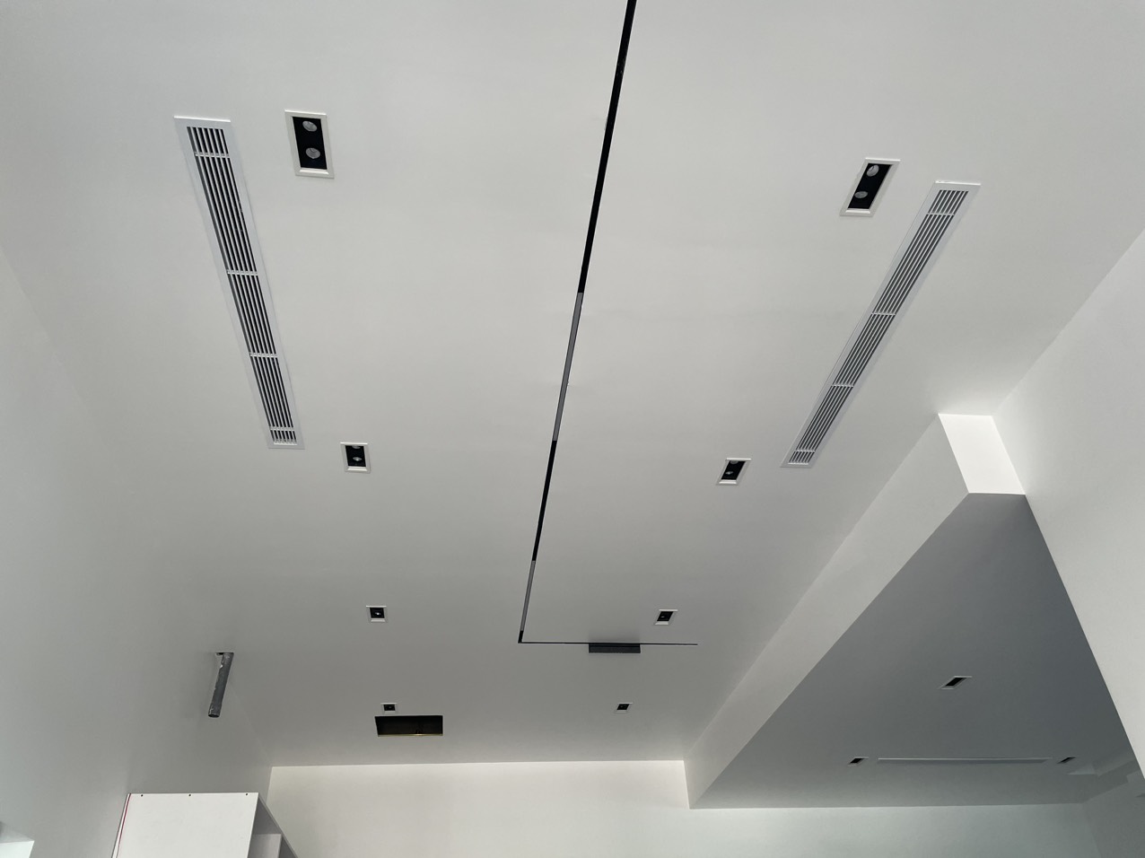 Thầu thi công hệ thống Điều hòa giấu trần nối ống gió cho không gian cần sang trọng