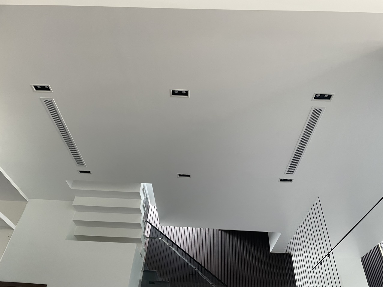 Thầu thi công hệ thống Điều hòa giấu trần nối ống gió cho không gian cần sang trọng