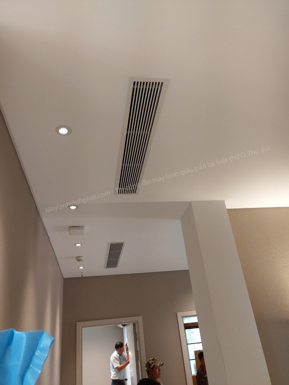 Máy lạnh giấu trần có khác biệt gì so với Máy lạnh âm trần không?