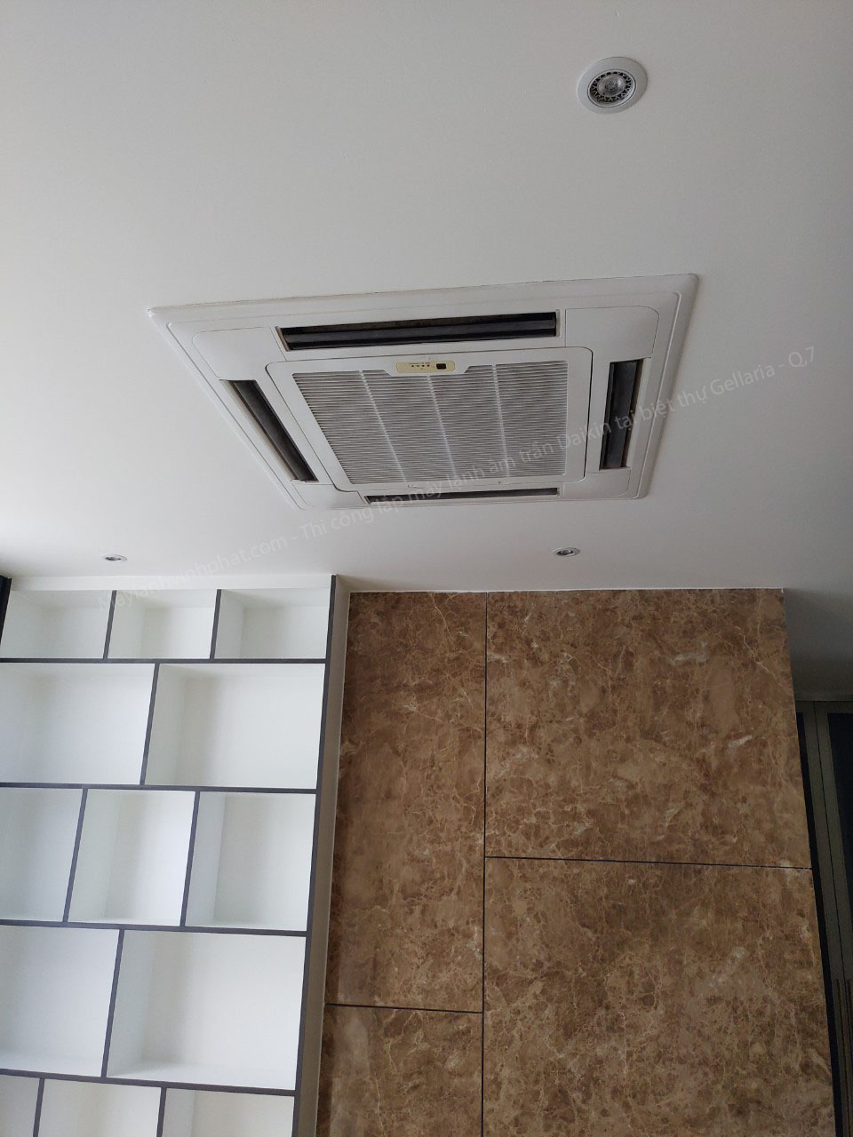 Lựa chọn máy lạnh âm trần cho quán CAFÉ độ bền cao, chi phí thấp là yếu tố quan trọng