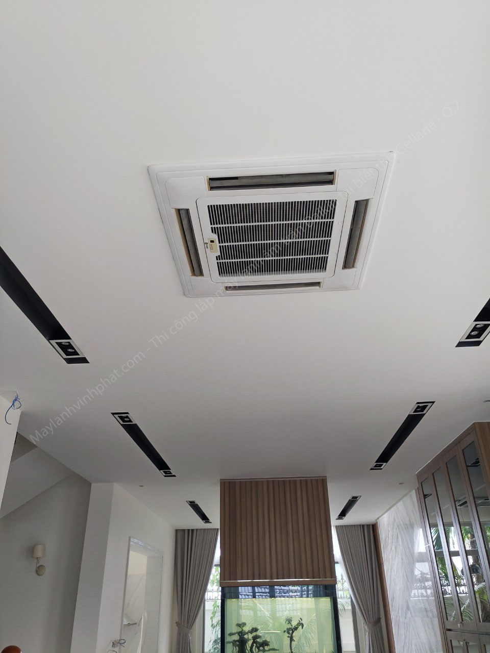 Lựa chọn máy lạnh âm trần cho quán CAFÉ độ bền cao, chi phí thấp là yếu tố quan trọng