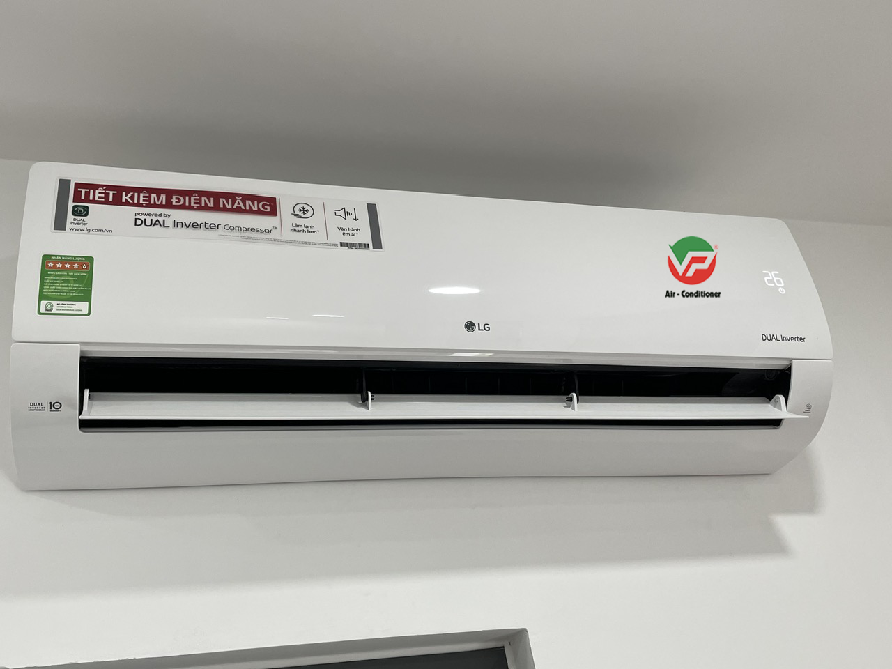 Sử dụng cho gia đình sao không chọn Điều hòa treo tường LG vừa rẻ, vừa tiết kiệm điện