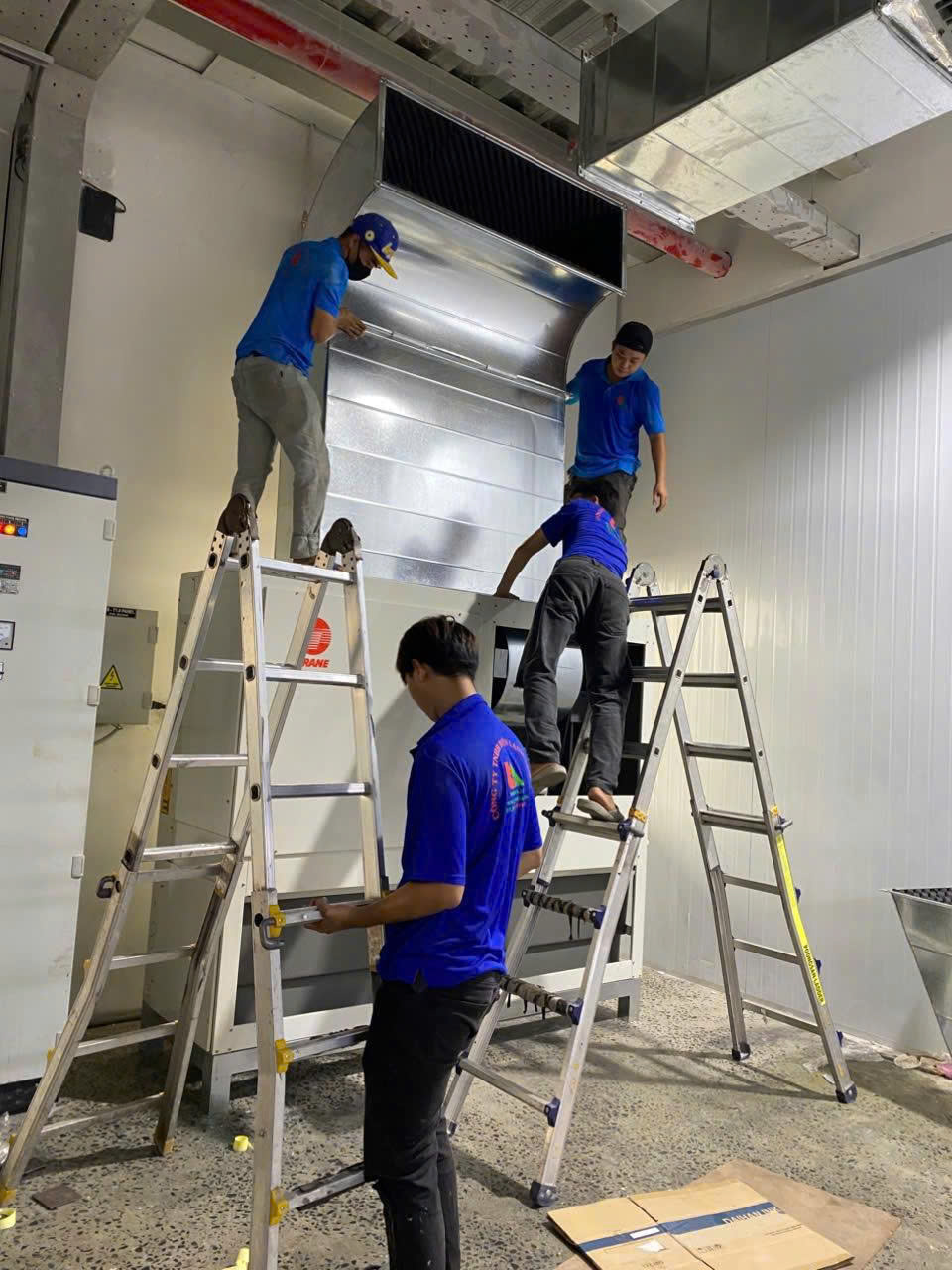 Lắp Đặt Máy Lạnh Tủ Đứng Đặt Sàn Trane Cho Siêu Thị Lớn