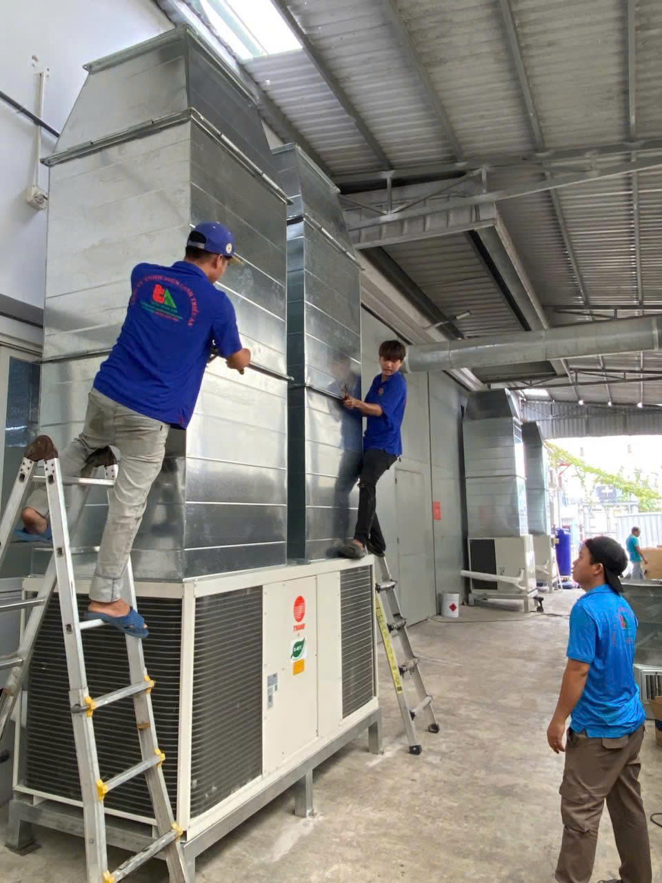 Lắp Đặt Máy Lạnh Tủ Đứng Đặt Sàn Trane Trọn Gói
