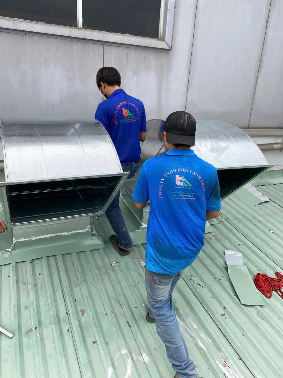 Lắp Đặt Máy Lạnh Tủ Đứng Đặt Sàn Trane Vận Hành Êm, Làm Lạnh Nhanh