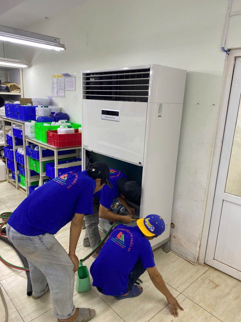 Lắp Đặt Máy Lạnh Tủ Đứng Samsung Công Suất Lớn – Thi Công Tận Nơi