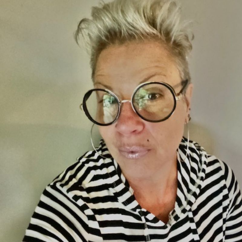 Dr. Laura Lee Jones LCSW is a therapist serving FL.